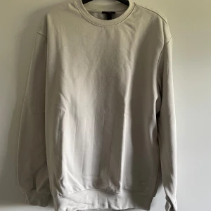 Tröja - Beige tröja hm. Bra skick. Storlek s. 