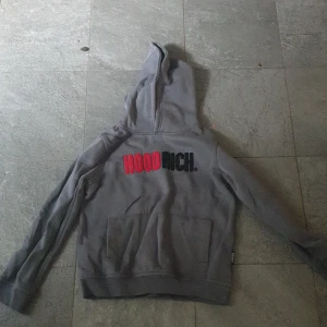 Hoodrich hoodie - Använd ett fåtalet gånger. Väldigt bra skick, nypris:600kr