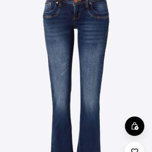 Säljer superfina ltb jeans, de är uppsprättade längst ner så de är lite längre men är bra i längden för mig som är 163💕( de är ljusare i verkligheten ) säljes då de blivit lite för små för mig💕skriv för fler bilder!