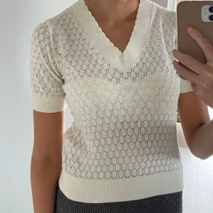 T-shirt i bomull - Vit t-shirt i 100% bomull. Storlek XS. Nyskick!