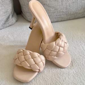 Cute heel sandals, very comfy , never worn outside