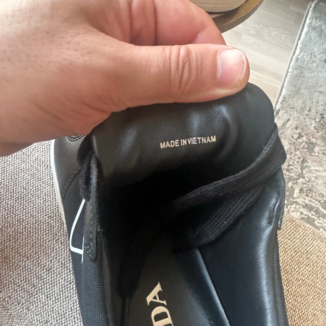 Svarta sneakers från Prada - 92