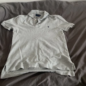 Säljer en polo Ralph lauren pike Storlek S  - Ganska ny så bra skick använt cirka 3 gånger 