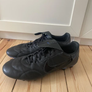 Nike tiempo fotbollsskor  - Använd 10 gånger, fortfarande väldigt bra skick 
