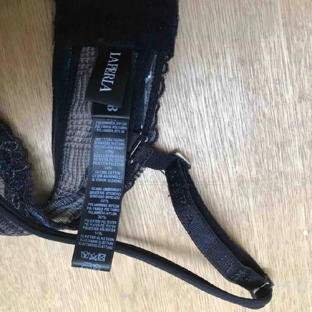 Authentic Never Worn La Perla Bra Black with Purple & Blue Lacework Polyester Blend, Contents shown in Image FR 80B. Övrigt.