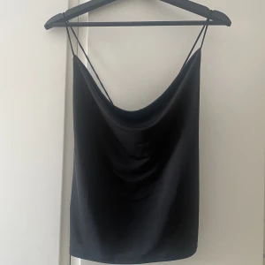 Topp - Jättefin topp från NAKD i storlek S. Banden är korsade i ryggen❣️ 