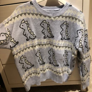 Tröja  - Mjuk och härlig tröja. Aldrig använt💓