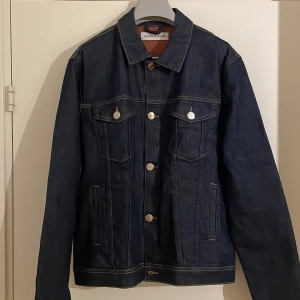Samsöe Samsöe jeansjacka  - Otvättad denim. Toppskick, använd ett par gånger, Regular fit.