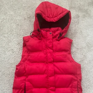 Väst  - Köpt för 1300kr,stadium 