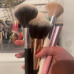 Sminkborstar - Säljer sminkborstar för 50kr styck!❤️1 SÅLD!!