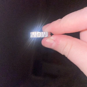 Mom ringen från Edblad - Säljer min mon ring då jag tröttnat på silver och vill börja ha guld och ribgen är i stl 18,5 och den är i nytt skick 