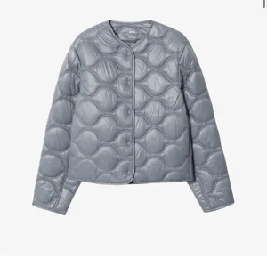 Jacka - Supersnygg jacka från mango som inte kommer till användning längre. Helt slutsåld!❣️ Nästan aldrig använd så den ser ut som ny. Nypris 599