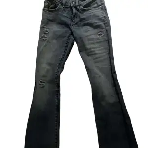 Jätte fina Odd Molly jeans som är low waisted och bootcut priset kan diskuteras vid snabb affär och skriv vid frågor och fler bilder med dom på finns 