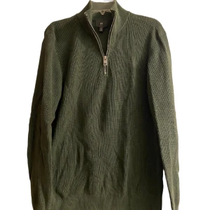 Zip Tröja H&M - Säljer min Zip Tröja från H&M!  Bra skick 8/10  Storlek M 