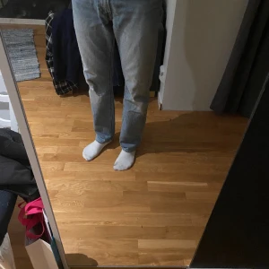 Levis Jeans 551 - Säljer nu mina Levis 551 som är i riktigt bra skick. Storlek 30/32 och passar på mig som är ca 182 lång. Säljer då de inte använts mycket alls. Köpta för 1300 och säljer för 500