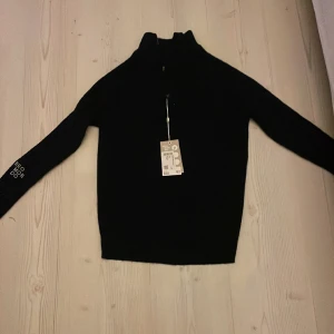 Stickad ull tröja - Jag säljer den här för den passar inte mig (tar Swish)