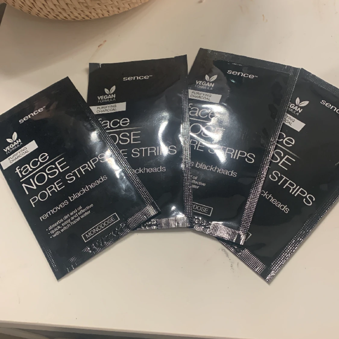 Fyra stycken nose masks för 10 kr plus frakt 11 kr så 21 kr sammanlagt ❤️