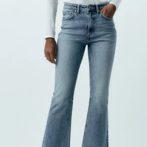 flared jeans - De är aldrig använde och i nytt skick