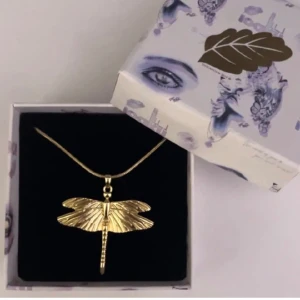 Ioaku halsband - Säljer nu mitt jättefina ioaku halsband som är helt slutsåld, säljer för att jag inte får nån användning av den använd Max 2 ggr, originalförpackning följer med. 