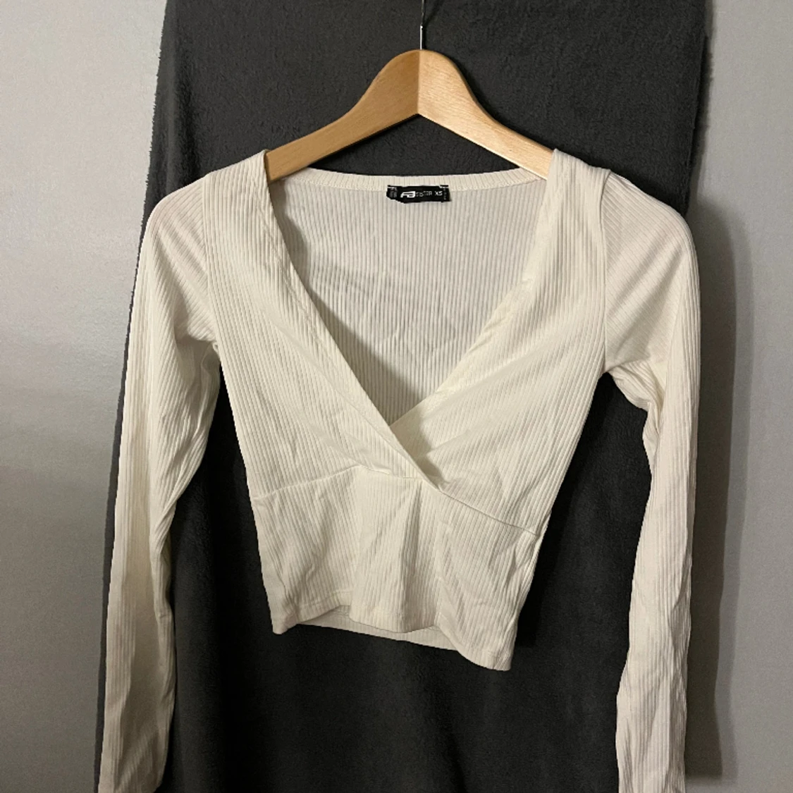 Långärmad v ringad topp🤍