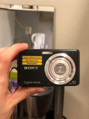 Sony digitalkamera - Fullt fungerande skick! 10.1 megapixlar.  Obs: minneskort & laddare medföljer ej