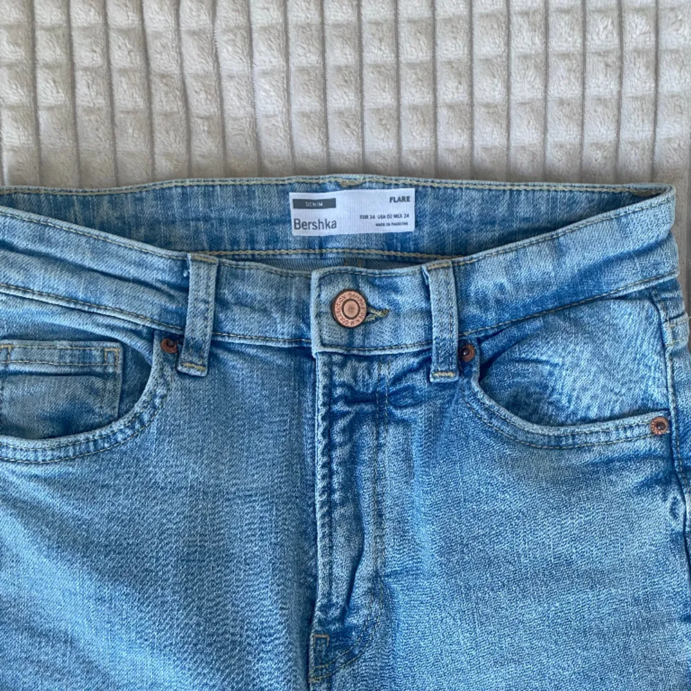 säljer dessa jeansen från bershka, vid funderingar är det bara att skriva . Jeans & Byxor.