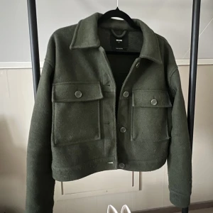 Kappa  - Supersöt kappa från BikBok i storlek S, använd fåtal gånger 