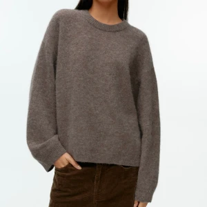 Arket tröja i alpackablandning - Fin stickad tröja från Arket i stl S. Sparsamt använd och används inte längre. Nypris 999kr och säljer för 600kr. 