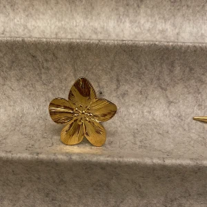 Ring Guld - Så så söt ring!!🥰 Går att justera storleken!