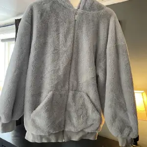 Söker en sån tröja från lounge i grå