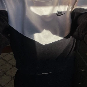 Nike Sweatshirt - En tröja i bra skick, använd få gånger. 