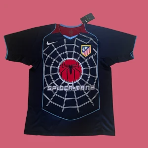 Atletico Madrid 2004/2005 Bortaställ ”Spider Man 2” - Ett helt nytt Atletico Madrid bortaställ år 2004/2005 med ikonikst Spider Man 2 Sponsor och med Fernando Torres #9 På ryggen