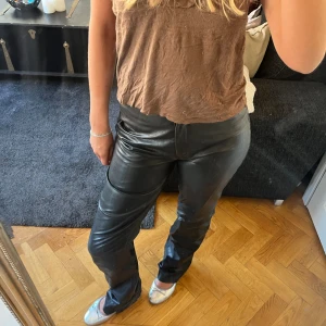 Skinnbyxor - Säljer dessa äkta skinnbycor