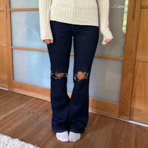 Jeans - Sjukt snygga jeans med hål!❤️