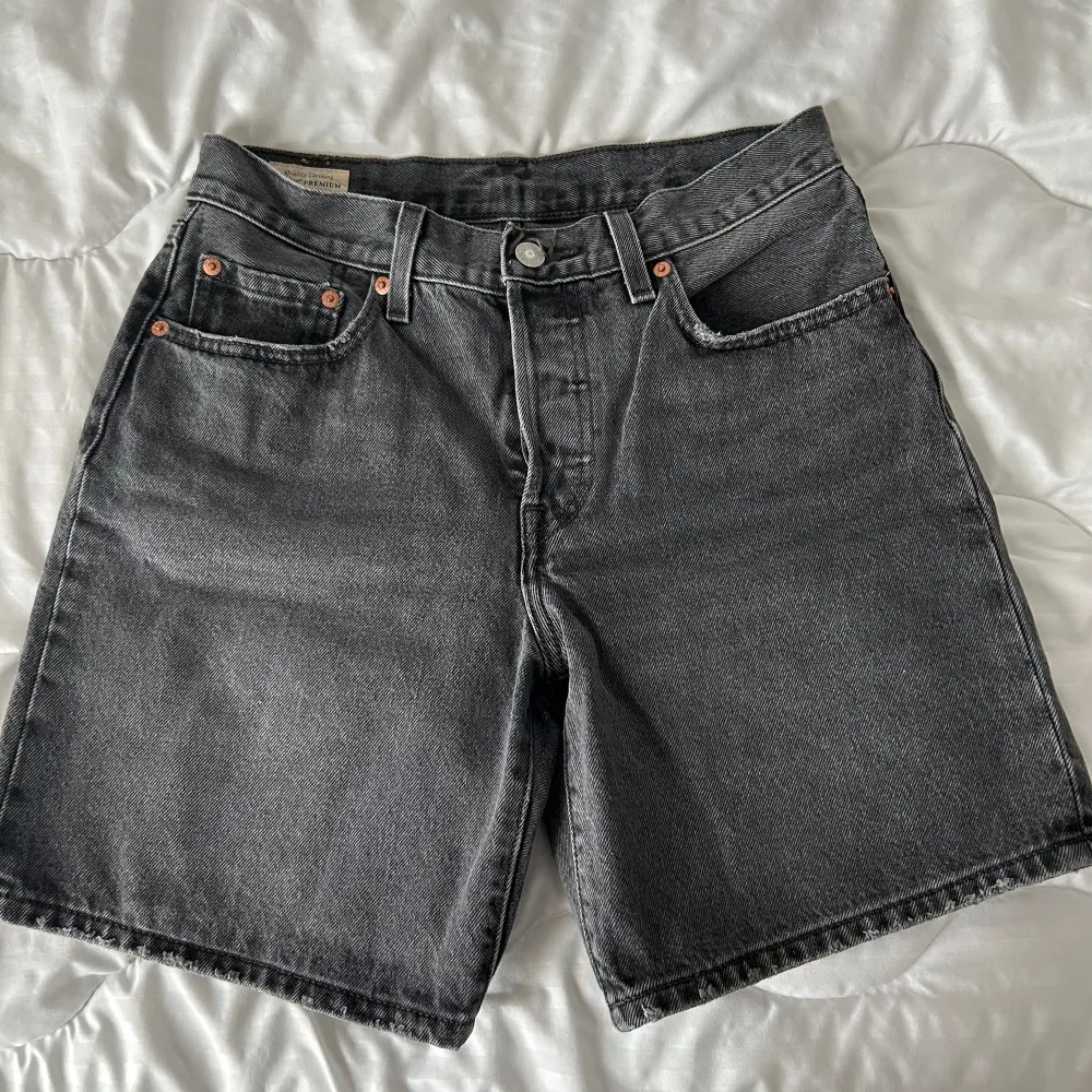 Levis 501 shorts i storlek 26, bra skick!!. Shorts.