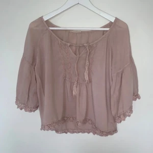 Topp - Säljer denna toppen☺️💕