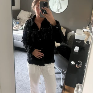 Zara jacka  - As cool jacka från zara!!! Aldrig använd