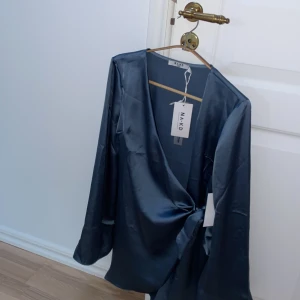 Klänning - Jättefint skick, helt ny & oanvänd💙