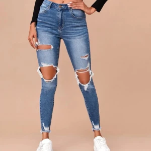 Klippta jeans  - Helt nya knappast använda. Bild tagen från shein