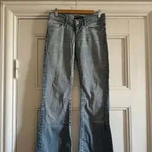Low waist jeans från märket 