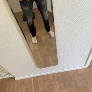 Jack and Jones jeans - Säljer dessa svarta Jack and Jones jeans i storlek 32/32. Jeansen är i mycket bra skick🙌🏼🙌🏼 vid frågor eller funderingar är det bara att skriva privat!