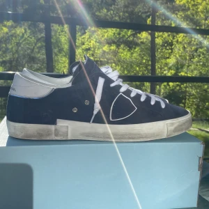 Philippe modell  - Philippe modell skor storlek 45 använda två gånger snören och box finns    Tar inget under 2500