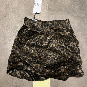Leopard kjol Zara - Oanvänd.