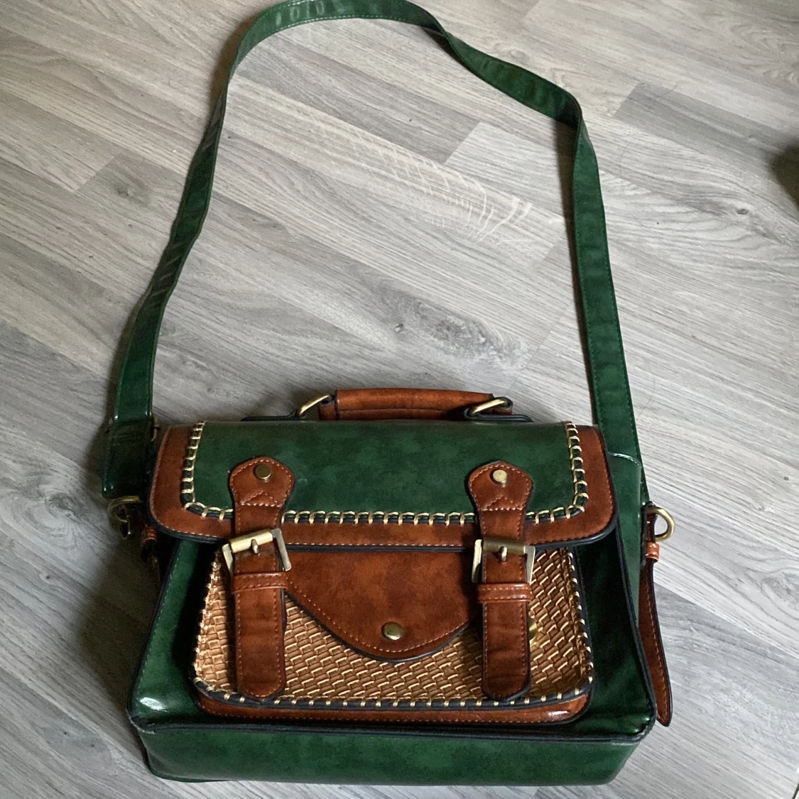 Grön skin väska