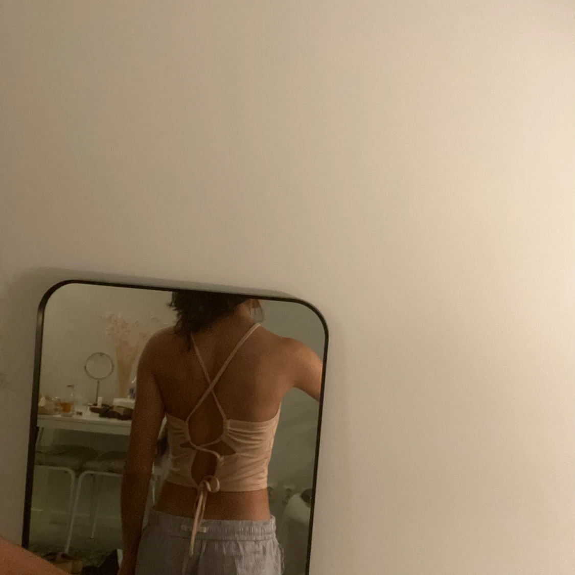 Topp med knyt öpning i ryggen - 90