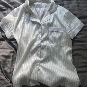 Pyjamaströja  - Jätte lent material och endast testad. Bara att skriva för fler bilder eller vid frågor💕