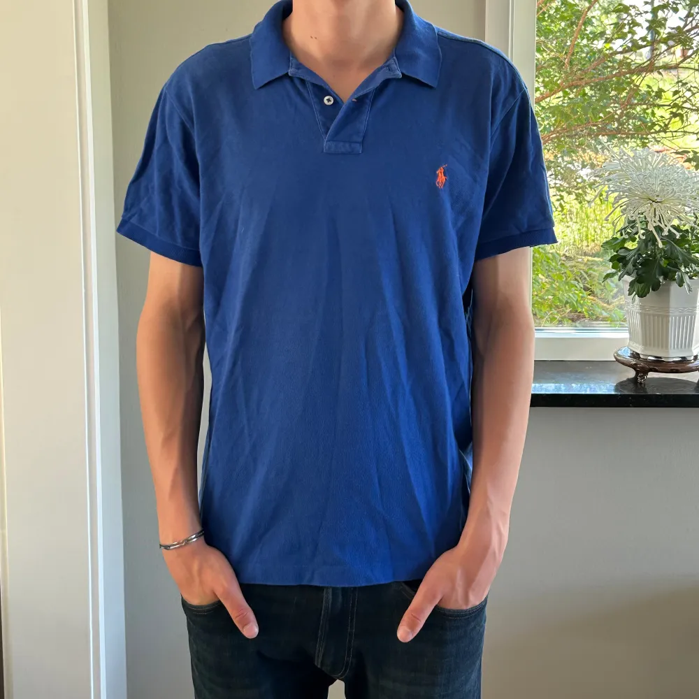 Ralph lauren pike | Skick 9/10 | Storlek L | Modellen är ca 181cm lång | Pris: 499 | Fraktar via postnord eller instabox på köparens bekostnad | Hör av dig vid minsta fråga eller fundering. Tröjor & Koftor.