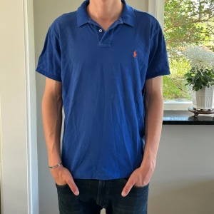 Ralph Lauren pike  - Ralph lauren pike | Skick 9/10 | Storlek L | Modellen är ca 181cm lång | Pris: 299 | Fraktar via postnord eller instabox på köparens bekostnad | Hör av dig vid minsta fråga eller fundering