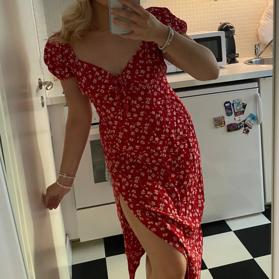 Röd-blommig sommarklänning NLY