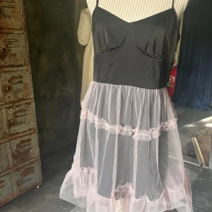 Kawaii mesh klänning - Köptes på plick men den är tyvärr för stor så jag säljer vidare😭💗